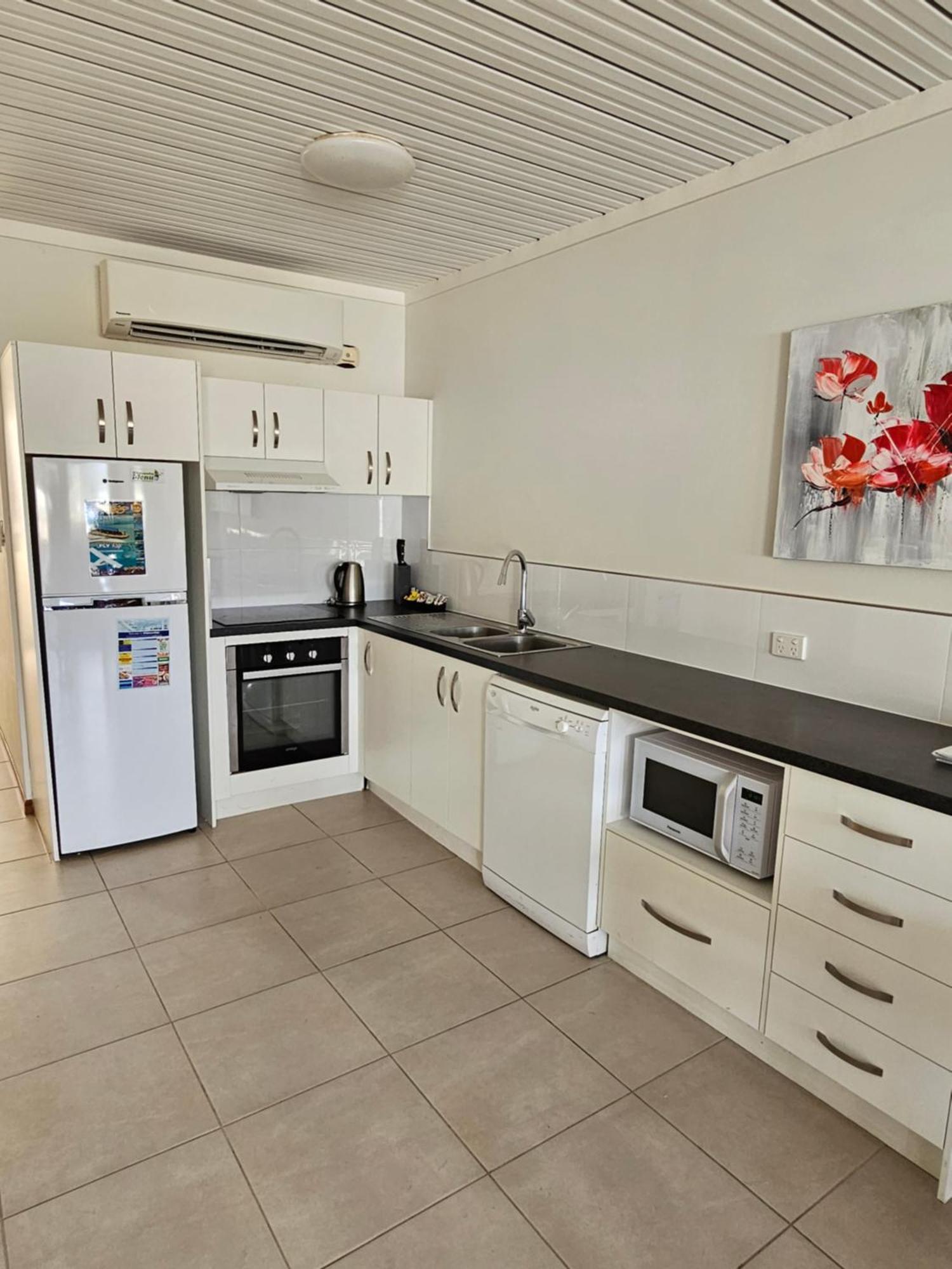 Airlie Seaview Apartments Airlie Beach Exterior foto